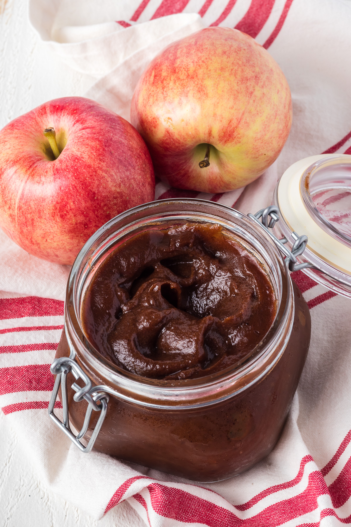 This homemade Slow Cooker Apple Butter is chock full of fall flavors. Imagine coming home to the warm scents of cinnamon, nutmeg, and cloves simmering in your slow cooker. The best part is smoothing that warm apple butter over homemade biscuits for a delightful snack! via @foodhussy