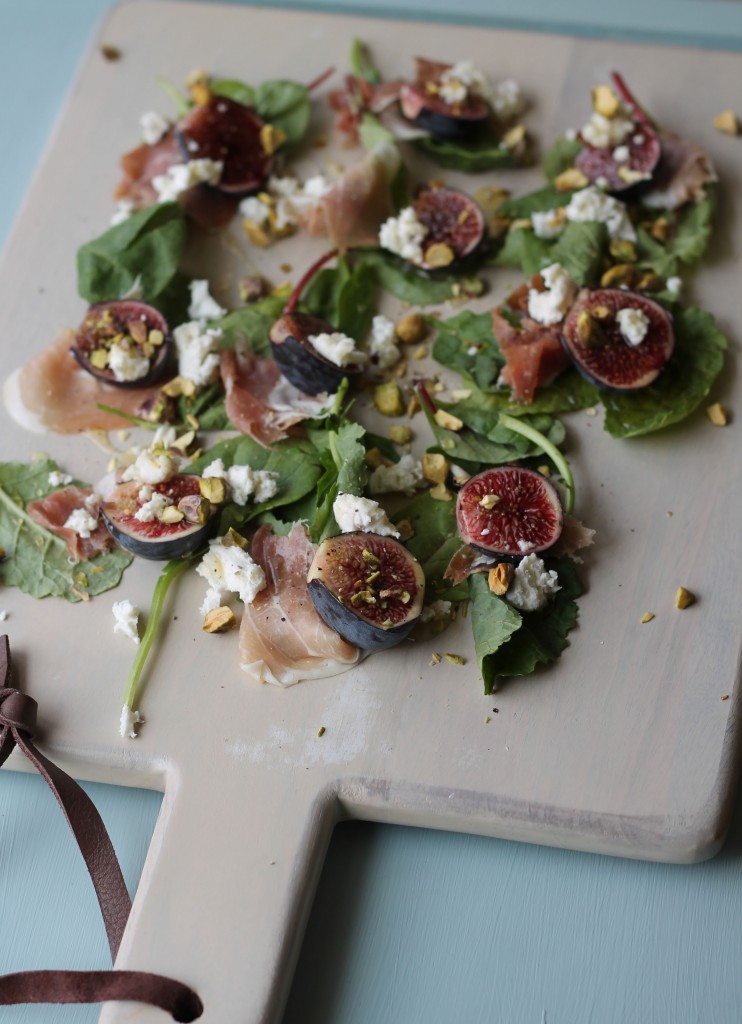 Figs with Goat Cheese and Prosciutto