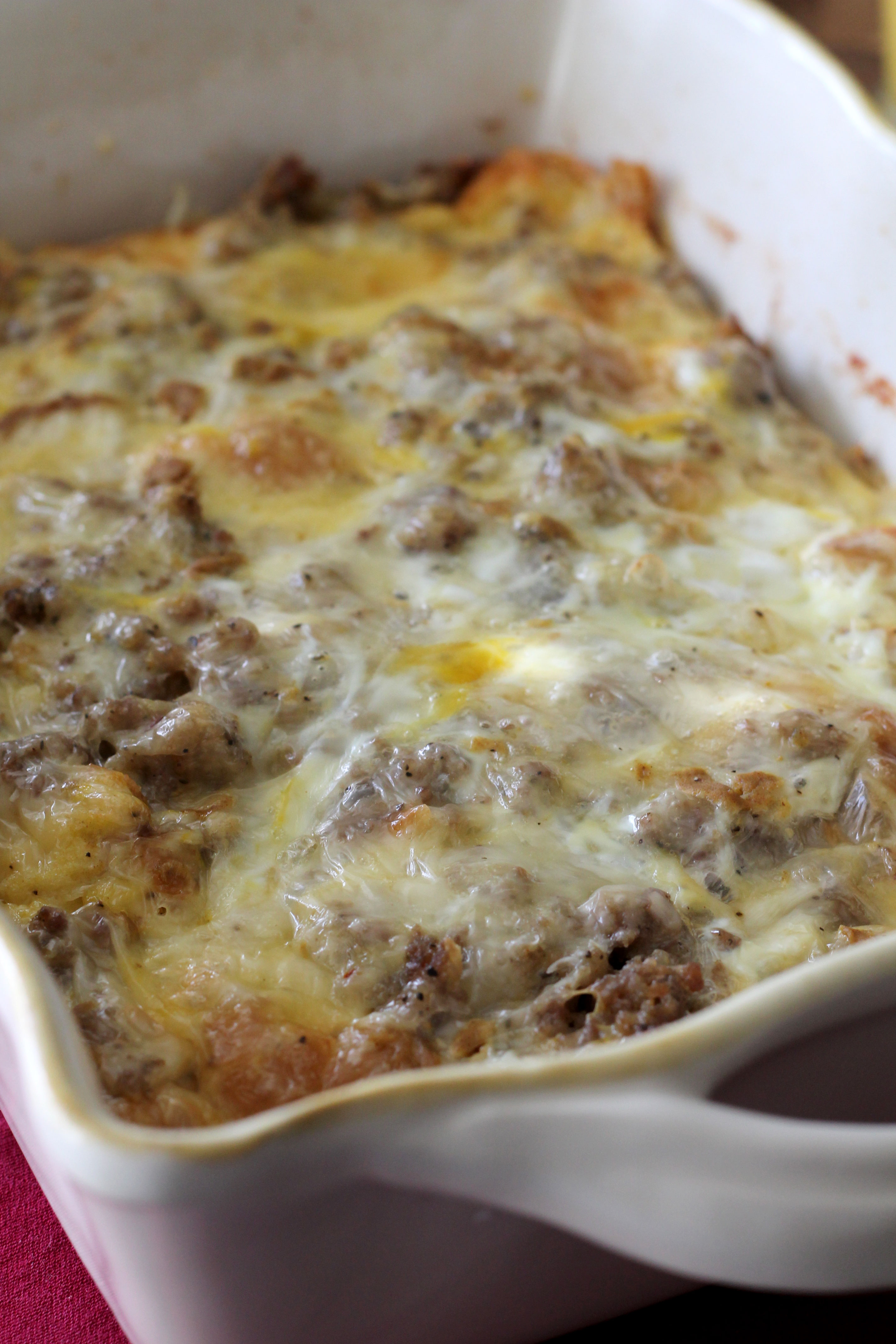 Overnight Breakfast Casserole - Make this ahead of time and just pop in the oven in the morning. Warm, cheesy and delicious!