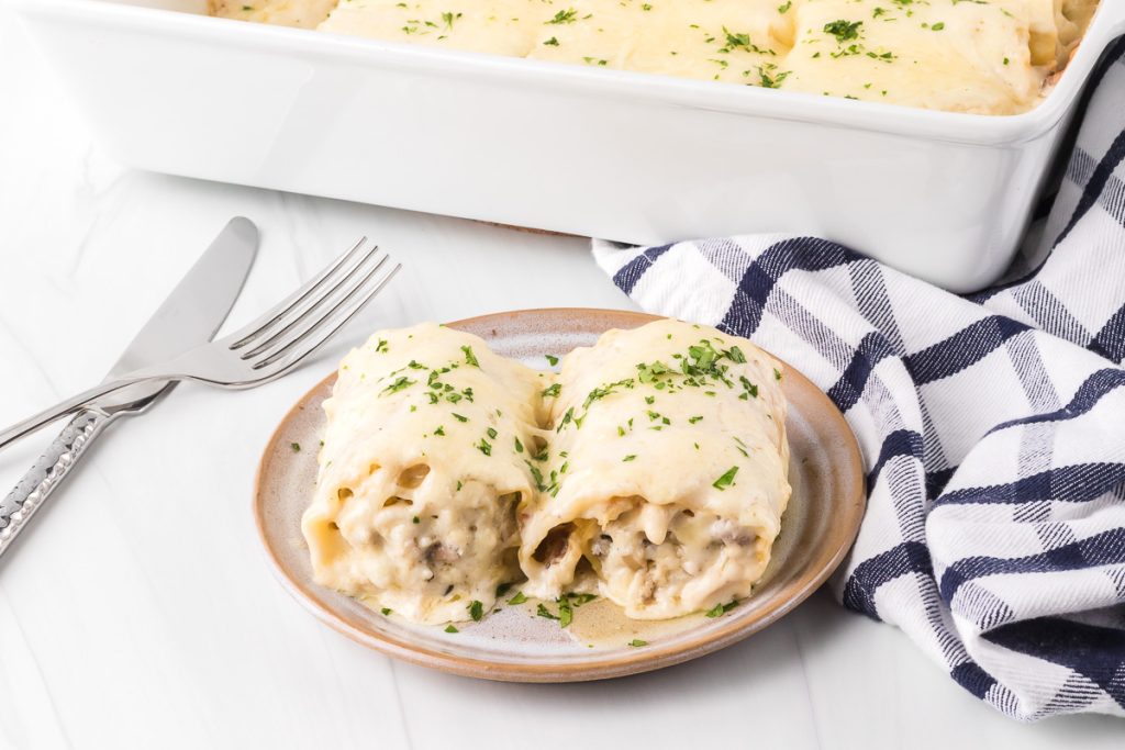 Chicken Alfredo Lasagna Roll Ups