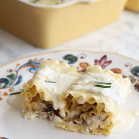 Chicken Alfredo Lasagna Roll Ups - an easy week night meal your whole family will love