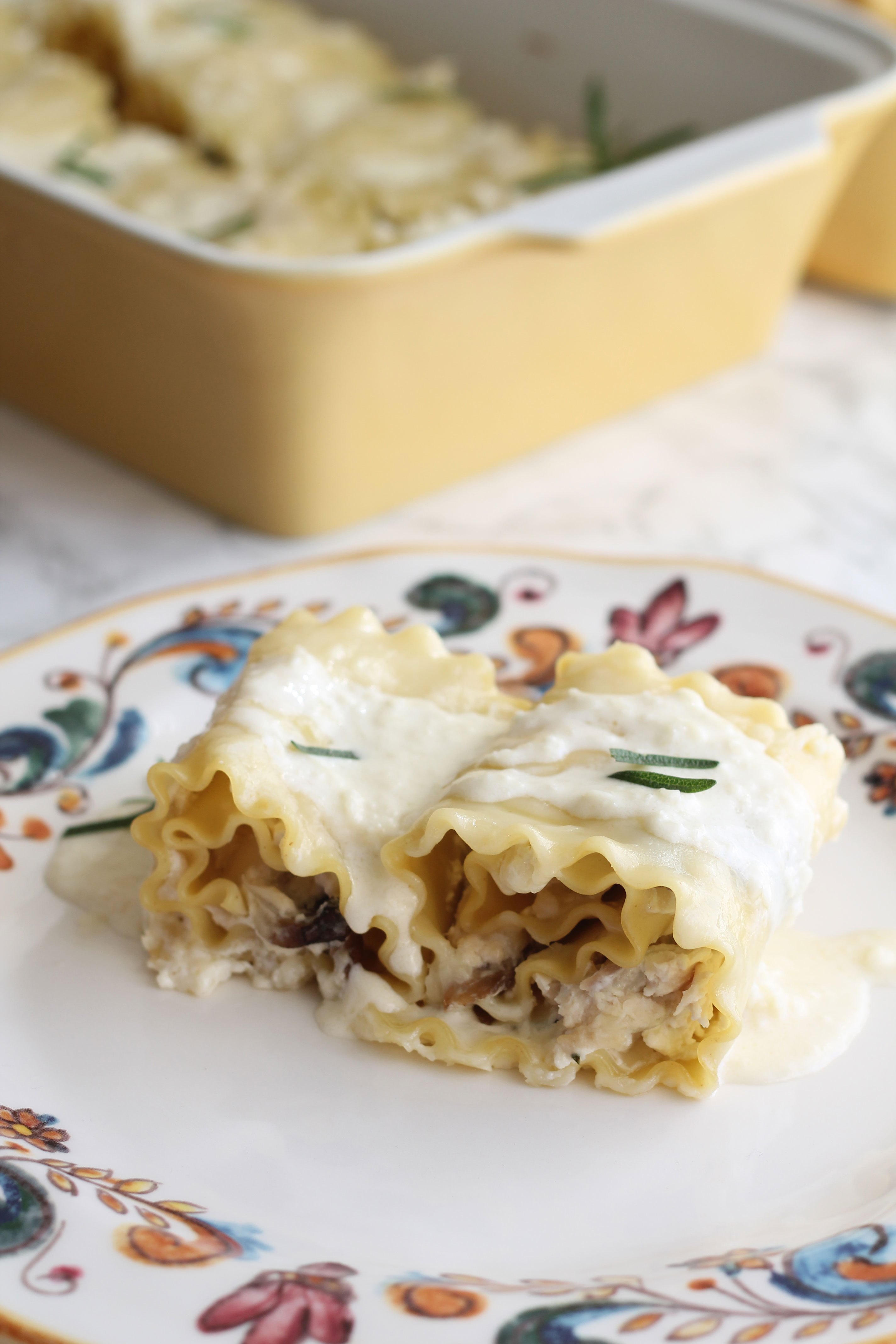 Chicken Alfredo Lasagna Roll Ups - an easy week night meal your whole family will love