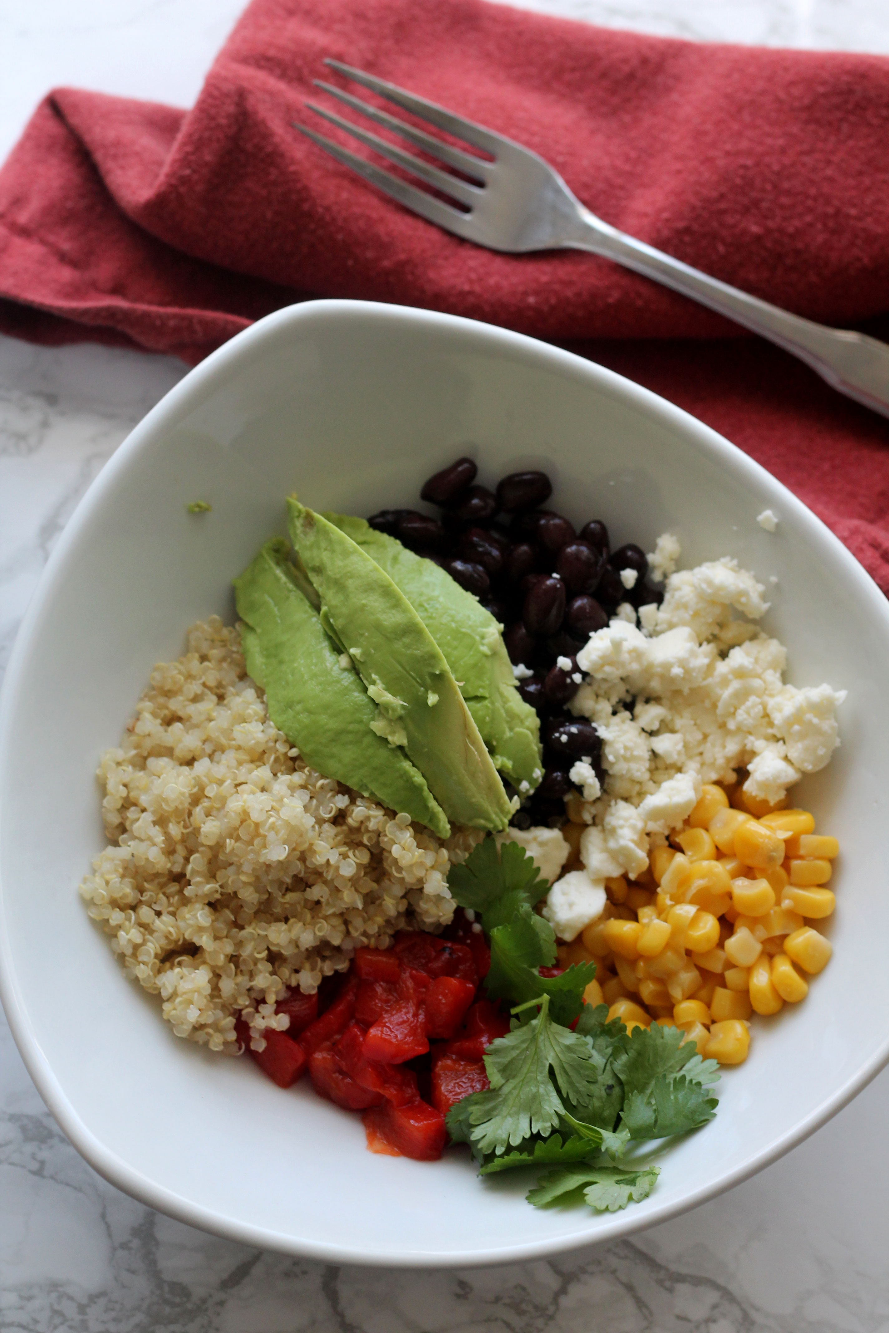 Southwestern Quinoa Bowl | A delicious, filling, meatless meal that will please both vegetarians and meat lovers!