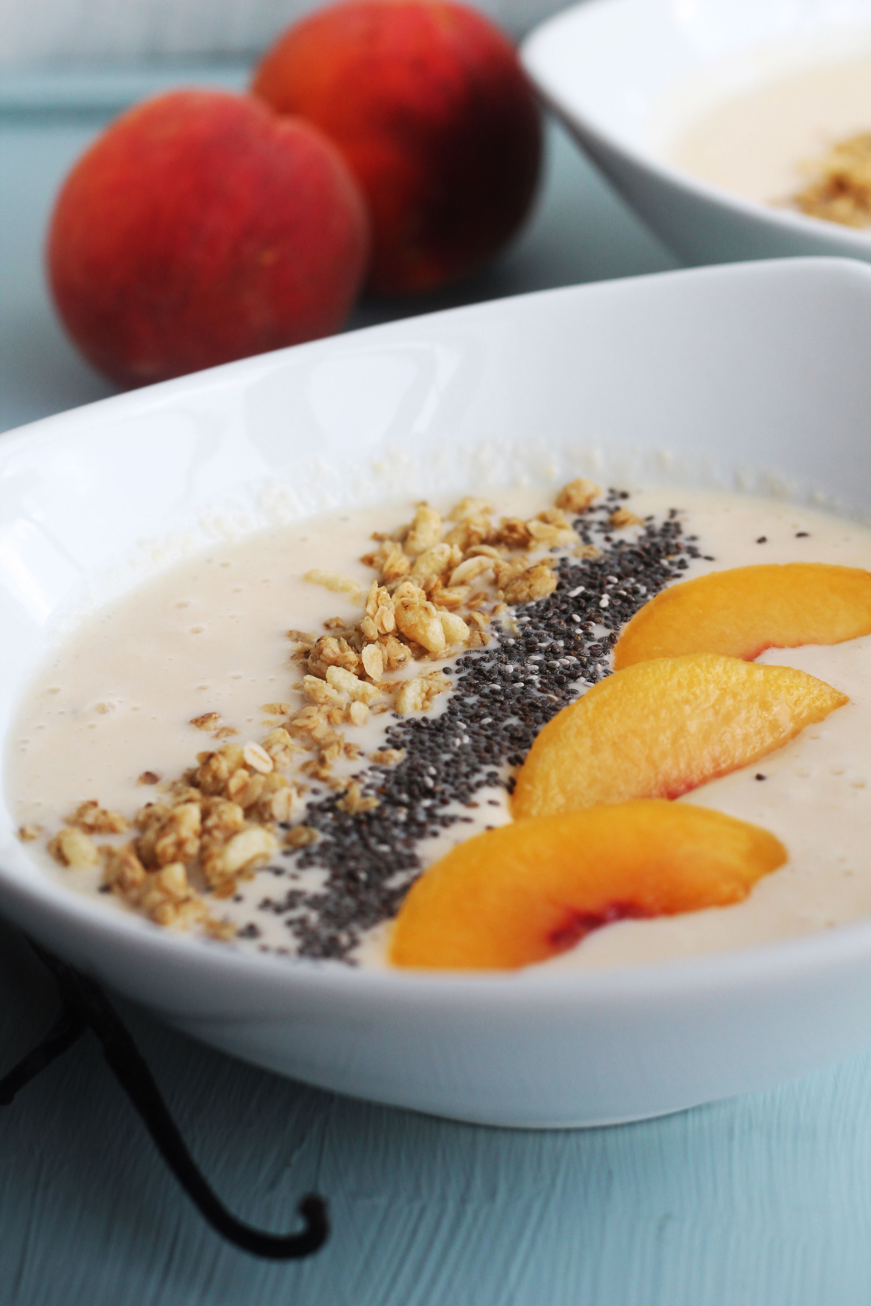 Peaches, Banana, Vanilla Greek Yogurt make this Peach Vanilla Smoothie Bowl the perfect way to start your day!