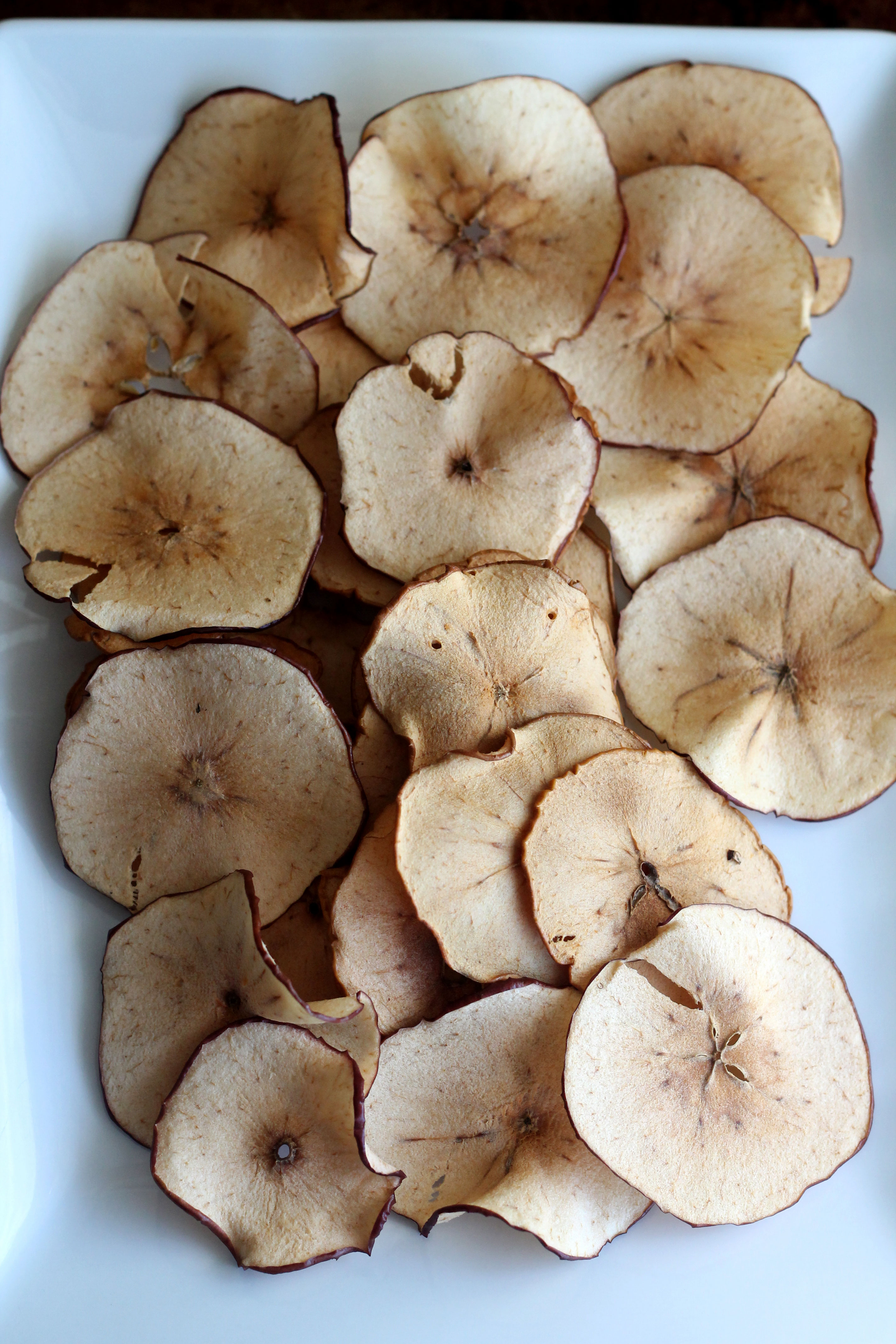 Need a new fall snack? Try these easy baked apple chips!