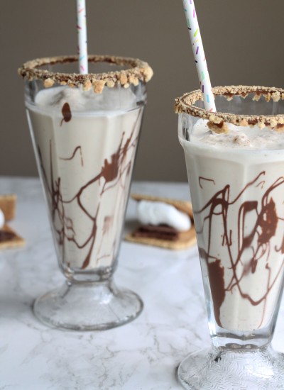 These S'mores Milkshakes are the perfect ending to summer and to kick off the fall