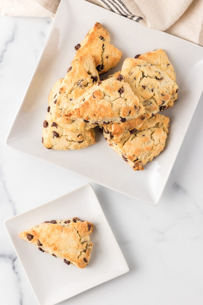 Easy scones with chocolate.