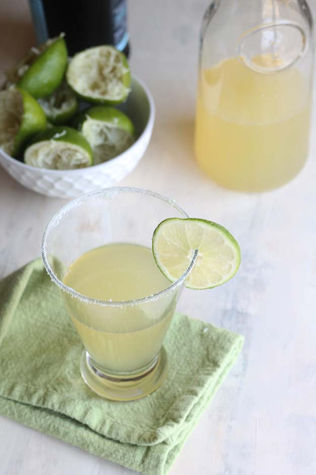 Refreshing and Light Skinny Sparkling Margaritas