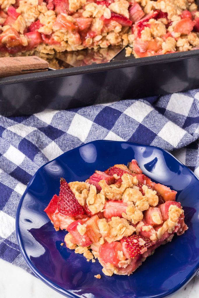 Rhubarb and strawberry bars with oats.
