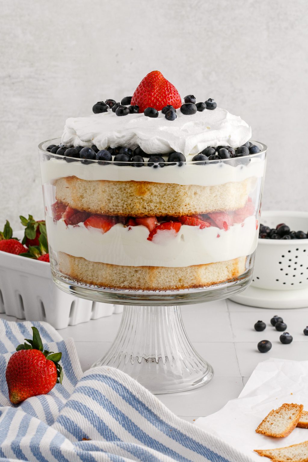 4th of July Trifle an easy Red, White, and Blue dessert! Hall Nesting