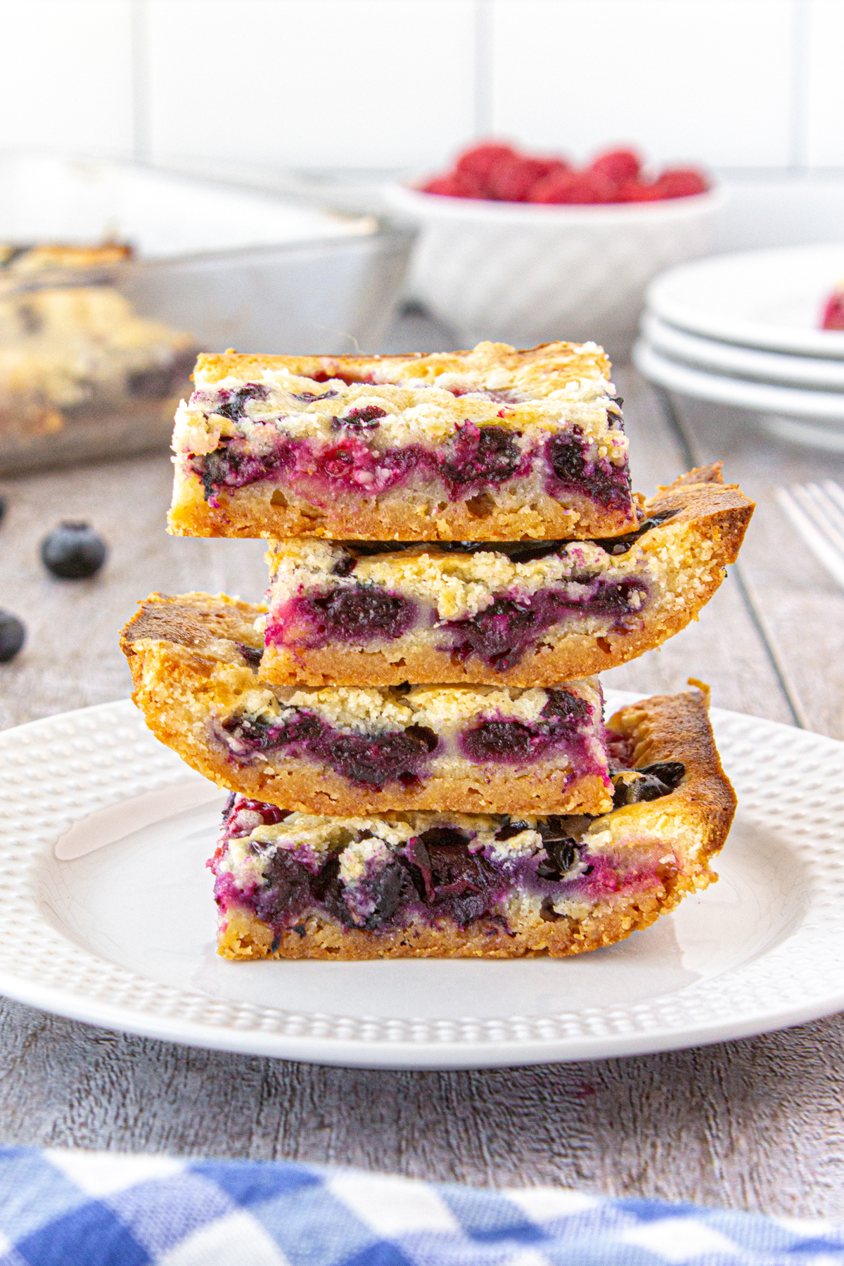 These delicious Mixed Berry Pie Bars bursting with fresh blueberries and raspberries are combined with a buttery crust and crumble. They're perfect for any family get-together. via @foodhussy